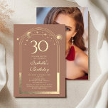 Celestial Mocha Guld Sol Måne Stars 30års födelsed Inbjudningar<br><div class="desc">CELESAL Mocha Mousse Guld Sol Måne Astronomy 30års födelsedag Photo Invations har en elegant sol,  måne och stjärnor med en gyllene guld på en mocha mousse-bakgrund. Inuti finns din anpassningsbar 30-årsinbjudan. Lägg till ditt favoritfoto på motsatt sida. Designad för dig av Evco Studio www.zazzle.com/store/evcostudio</div>