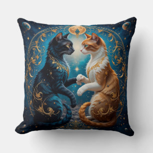 Celestiala katter i kosmisk konst med guld och blå kudde