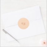 Celine Peach Elegant bröllop Runt Klistermärke<br><div class="desc">Klassiska bröllopsmärken med enkel och tidlös design med ditt monogram i ett elegant-skript.</div>