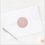 Celine Rosa Elegant bröllop Runt Klistermärke<br><div class="desc">Klassiska bröllopsmärken med enkel och tidlös design med ditt monogram i ett elegant-skript.</div>
