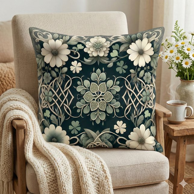Celtic Clover Floral Charm Kudde (Celtic Clover Floral Charm Throw Pillow Mockup A)