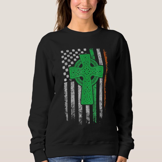 Celtic Cross Irish American Flag St Patrick's Day  T Shirt (Framsida)