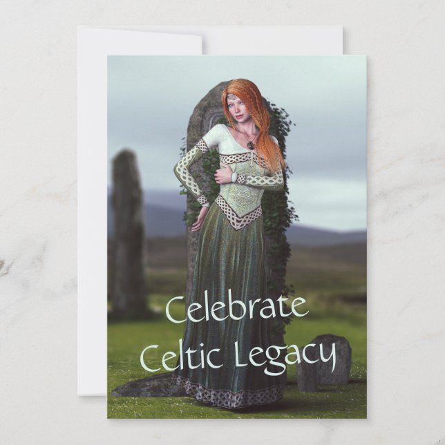 Celtic Dam Posing framför antika stenar Julkort (Framsida)