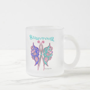 Celtic fjäril för överlevande - Thyroidcancer Frostad Glasmugg