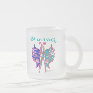 Celtic fjäril för överlevande - Thyroidcancer Frostad Glasmugg