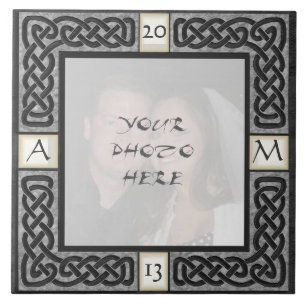 ’Celtic Grått Stone’ Monogram Photo Ram Tile Kakelplatta