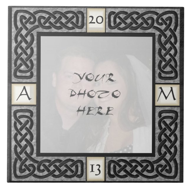 ’Celtic Grått Stone’ Monogram Photo Ram Tile Kakelplatta (Framsidan)