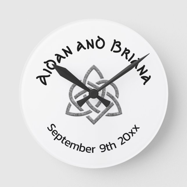 Celtic Heart Knot Rund Klocka (Framsida)