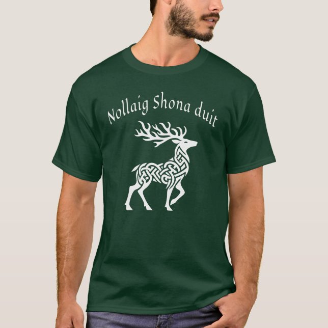 Celtic Hjort 🦌 Irish Language Lycklig jul 🎄 T Shirt (Framsida)