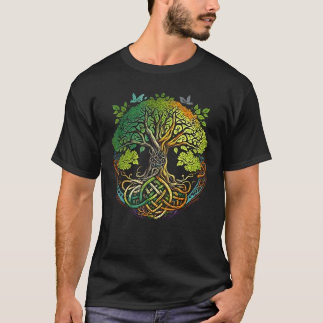 Celtic knot tree life or Gaelic knotwork Oak of li T Shirt (Framsida)