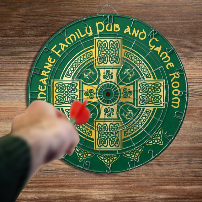 Celtic Kor och Knot Brev A Monogram och Namn Darttavla (Skapare uppladdad)