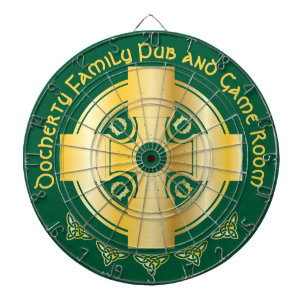 Celtic Kor och Knot Brev D Monogram och Namn Darttavla
