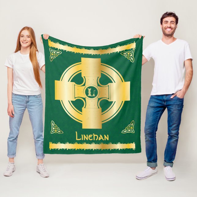 Celtic Kor och Knot Brev L Monogram och Namn Fleecefilt (På plats)