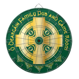 Celtic Kor och Knot Brev O Monogram och Namn Darttavla