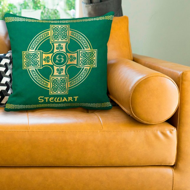 Celtic Kor och Knot Brev S Monogram och Namn Kudde (Skapare uppladdad)