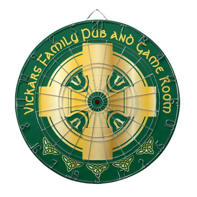 Celtic Kor och Knot Brev V Monogram och Namn Darttavla (Framsidan)