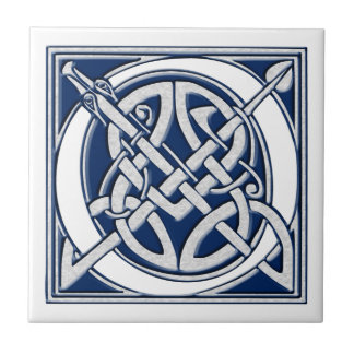 Celtic O Monogram Kakelplatta