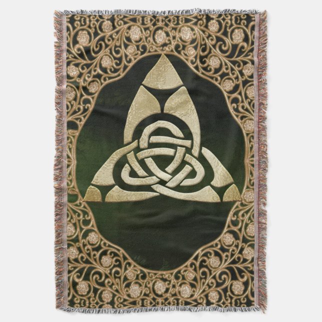 Celtic Trinity Knot on Forest Shadows Filt (Framsidan Vertikal)