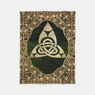 Celtic Trinity Knot on Forest Shadows Fleecefilt