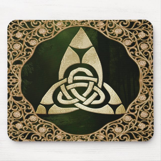 Celtic Trinity Knot on Forest Shadows Musmatta (Framsidan)