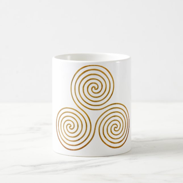 celtic triple spiral - OneLine antique guld Kaffemugg (Center)
