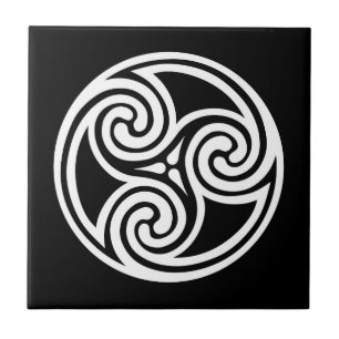 Celtic Triskele Ornament, Black and White Kakelplatta