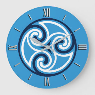 Celtic Triskele Ornament, Himlar Blue and White Stor Klocka