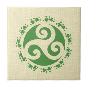 Celtic Triskelion & Shamrocks Kakelplatta