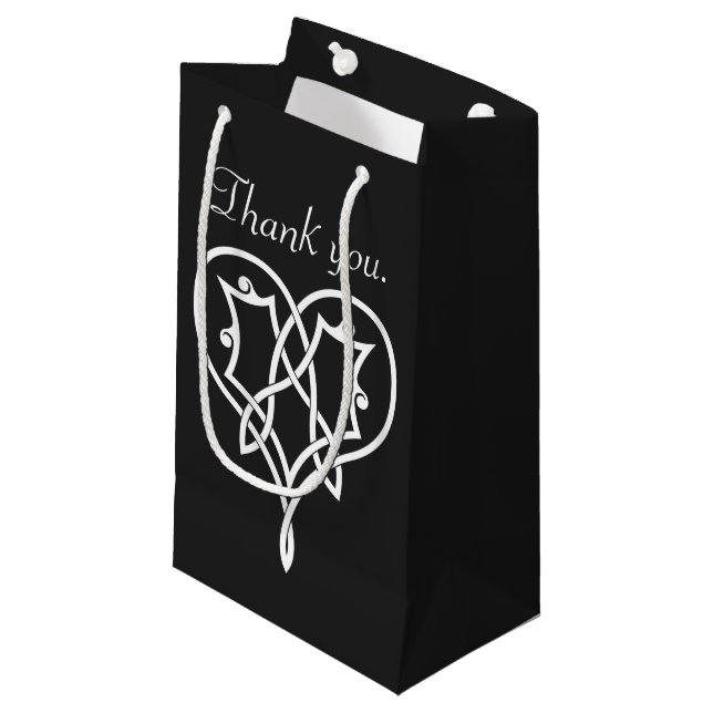 Celtic Weave Hearts in Black Gift Bag (Framsidan Vinklad)