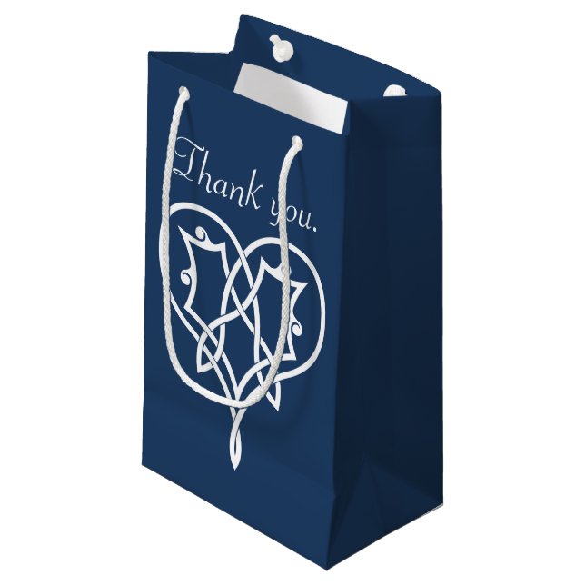Celtic Weave Hearts in Navy Gift Bag (Framsidan Vinklad)