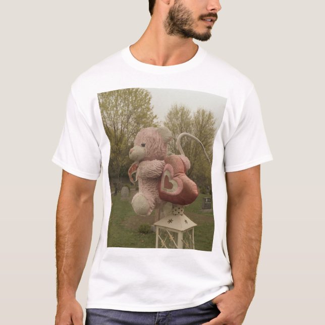 Cemetery Bear Shirt   T Shirt (Framsida)