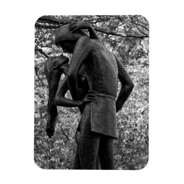 Central Park Autumn: Romeo & Juliet Statue 01 B&W Magnet (Vertikal)