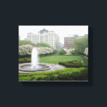 Central Park NYC New York Conservatory Garden Canvastryck<br><div class="desc">Den retched fotoarbetsytan har ett originalfoto av Conservatory Garden, en tyst oasis som är kapslad i nordvästra hörnet av New York City's Central Park. Perfekt för alla som bor i kärlek NYC!</div>
