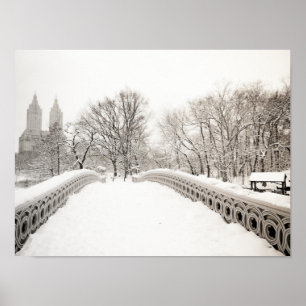 Central Park Winter Romantik - Bow Bridge Poster