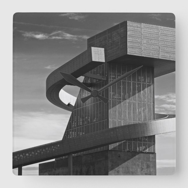 Centralhögstadium, 2017 fyrkantig klocka (Framsida)