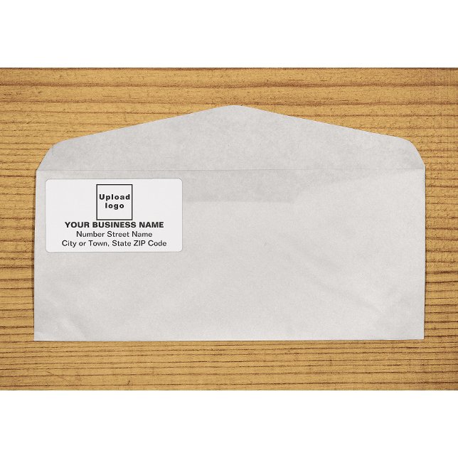 Centrera justerad affärsvarvsetikett fraktsedel (Center aligned business white shipping label on envelope)