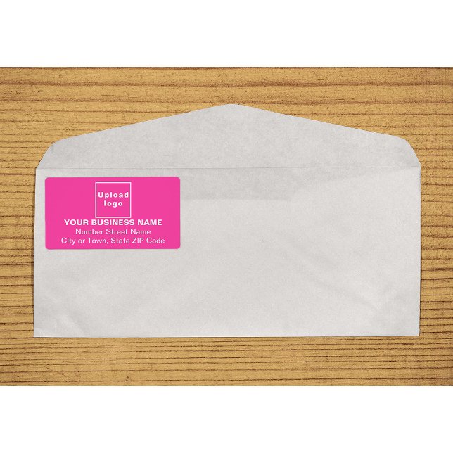 Centrumsjusterad affärsröd fraktetikett fraktsedel (Center aligned business pink shipping label on envelope)