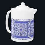 Ceramic Snöre Blue of Greece<br><div class="desc">Snöre-utskrift som tillsatts till en keramisk effekt för denna bra mönster med vissa pålägg av pärlor eller kabochoner (ritade). Här i Blue of Greece (som är en berömd färg i den grekiska cykladen) finns mönster också i lätt grått, ljusblått och svart i andra av mina samlingar. Ett fint och originellt...</div>