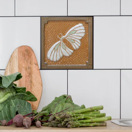 Ceramic Tile Crateur Moth, i vitt & Ocher Kakelplatta