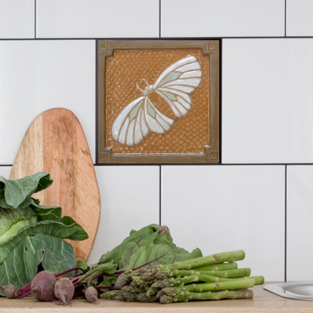 Ceramic Tile Crateur Moth, i vitt & Ocher Kakelplatta (Moth tile shown with white tile.)