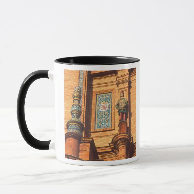 Ceramisk statusuppgift på Plaza de Espana i Mugg (Vänster)