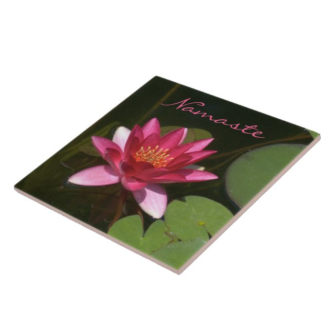 CERAMISTISK TIL/ MÖRK-RO FÄRGAD VATTEN LILY KAKELPLATTA (Sidan)