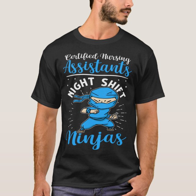 Certified Nursing Assistants Night Shift Ninjas T Shirt (Framsida)