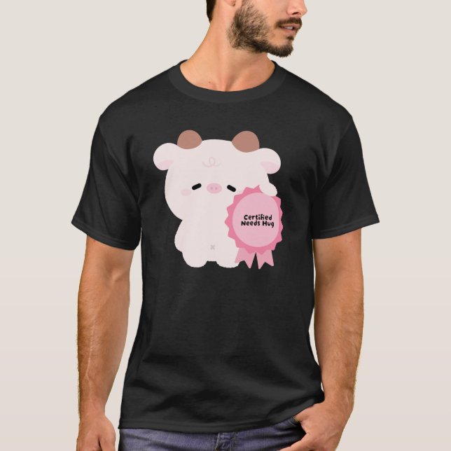 Certifierad Behöver Kram Ko T Shirt (Framsida)