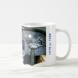 Cessna stämning II instrumenterar panelen Kaffemugg