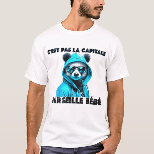 C'est pas la capitale c'est marseille bébé marseil t shirt (Framsida)