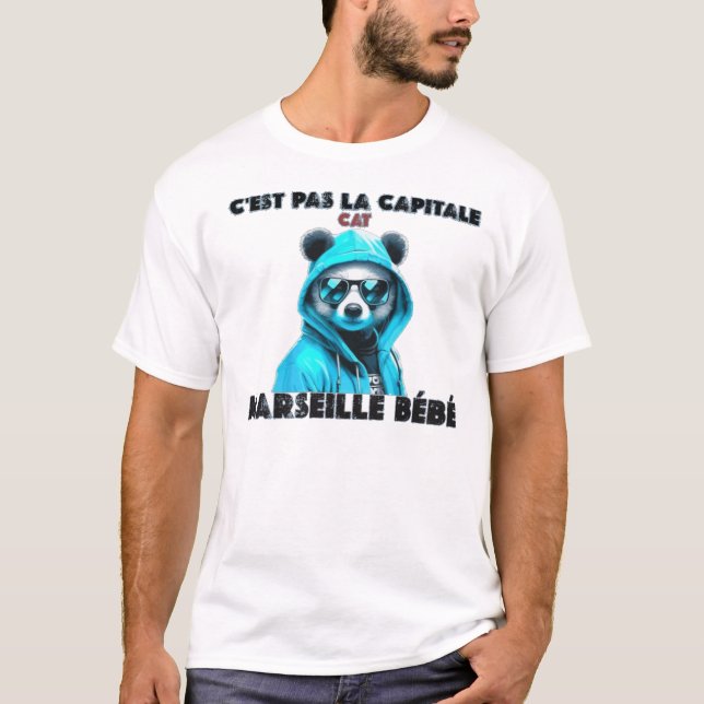 C'est pas la capitale c'est marseille bébé marseil t shirt (Framsida)