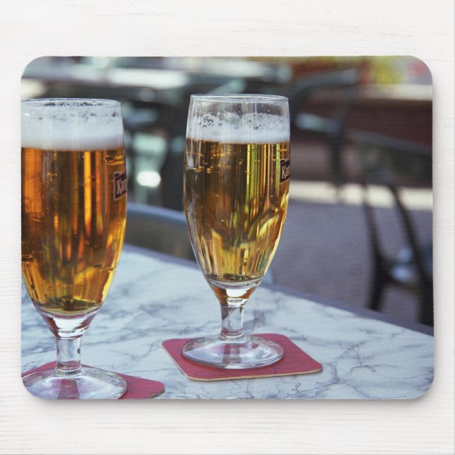 Chablis. två coolors öl vid 42 graders hett sommar musmatta (Framsidan)