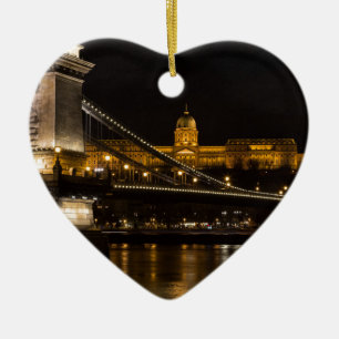 Chain Bridge med Buda Castle Hungary Budapest Julgransprydnad Keramik