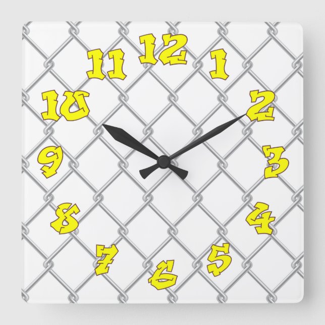 Chain Link Fence w/Graffiti Numbers Fyrkantig Klocka (Framsida)